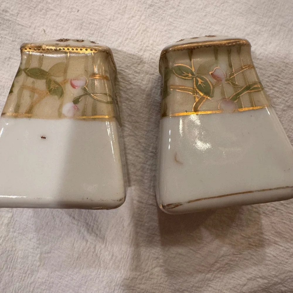 Vintage Nippon Hand Painted Floral Porcelain Salt and‎ Pepper Shakers Gold Trim